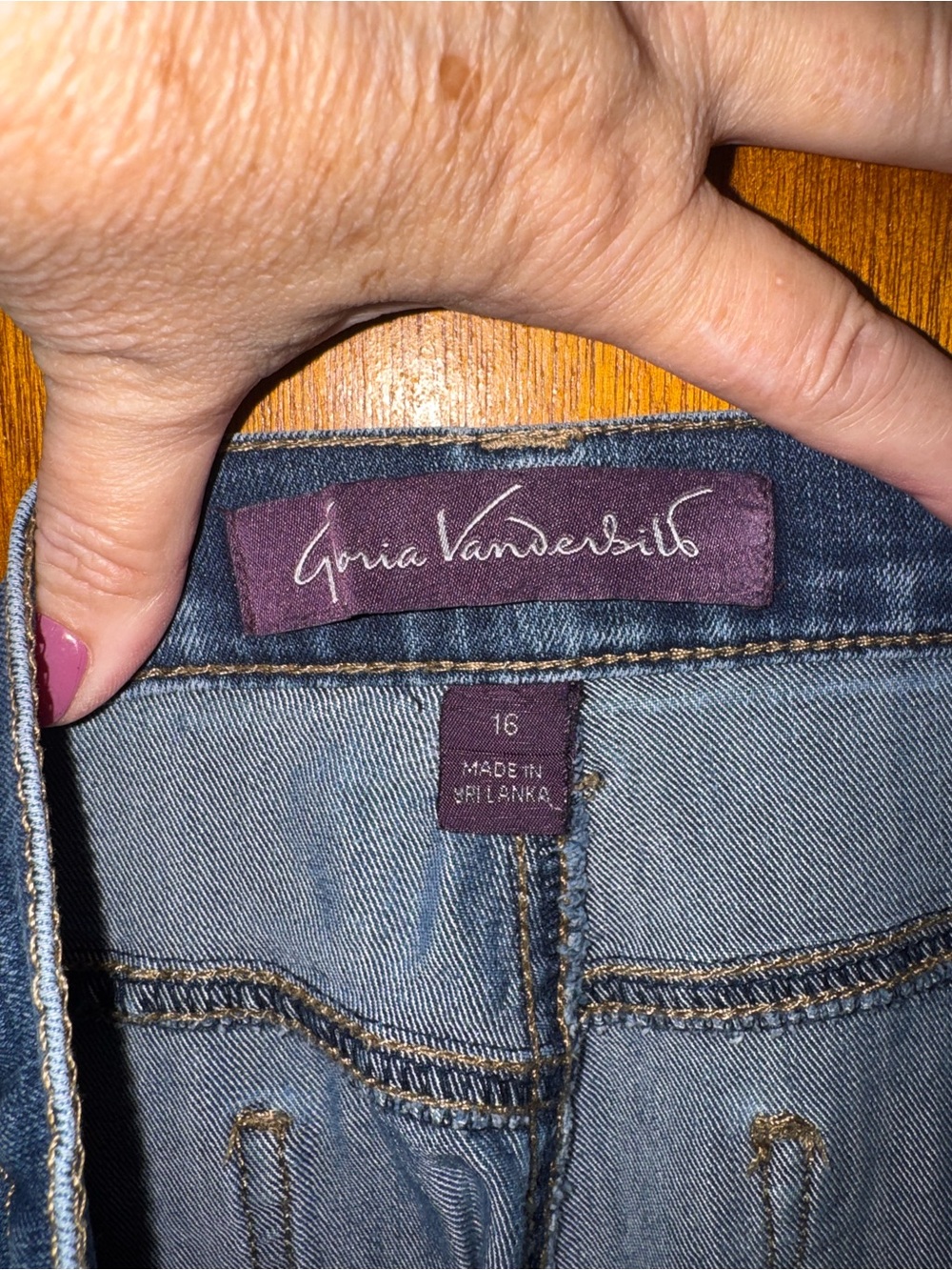 Gloria Vanderbilt Women's Straight Leg Jeans in Medium Blue - Picture 3 of 5
